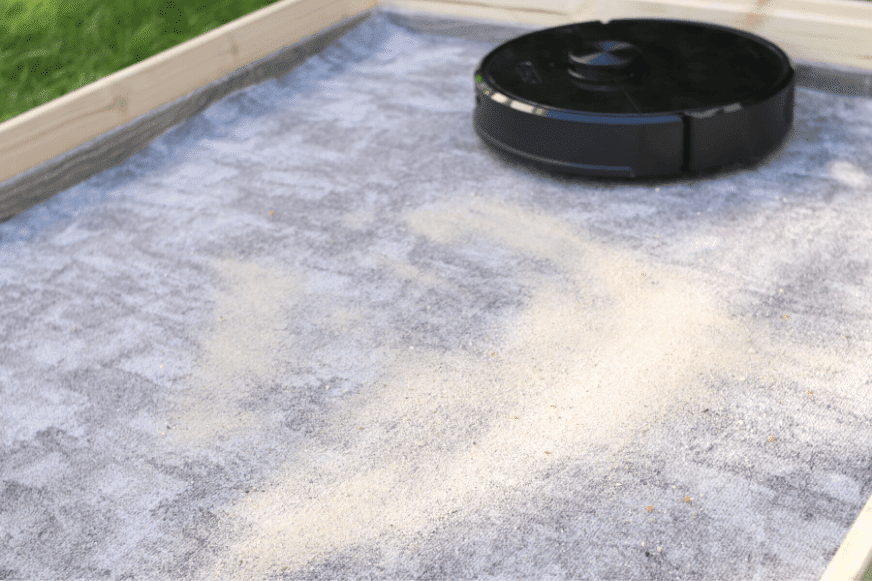 Roborock S6 during the sand suction test on a short carpet